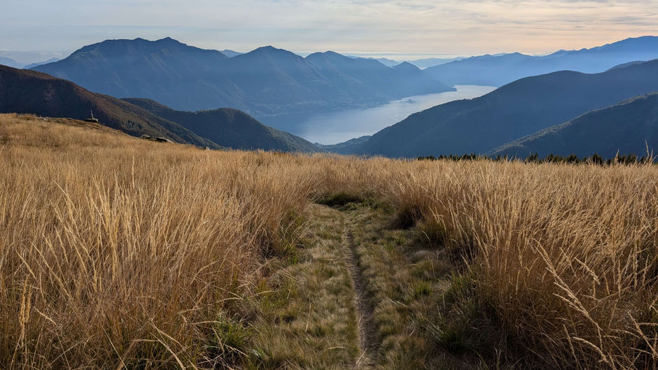 Cima dell'Uomo & Pizzo di Vogorno: a fantastic autumn hike in the canton of Tessin