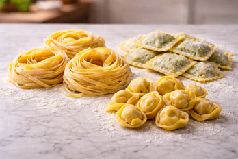 Tagliatelle fraîches, ravioli ricotta-épinards, tortellini