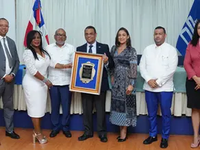 Reconocen a Mérido Torres por su destacada trayectoria como profesional del derecho