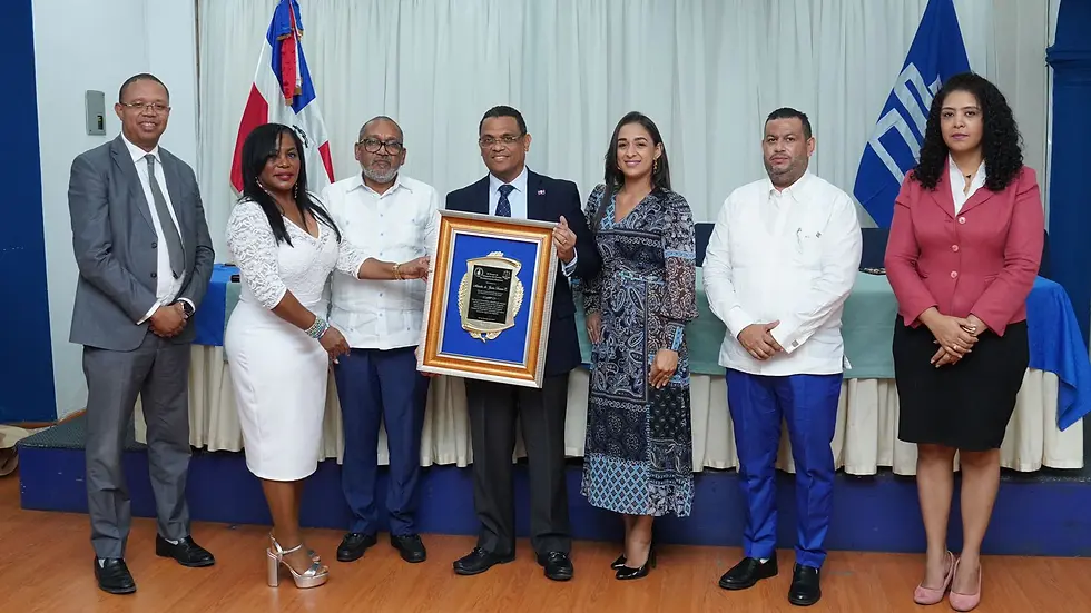 Reconocen a Mérido Torres por su destacada trayectoria como profesional del derecho