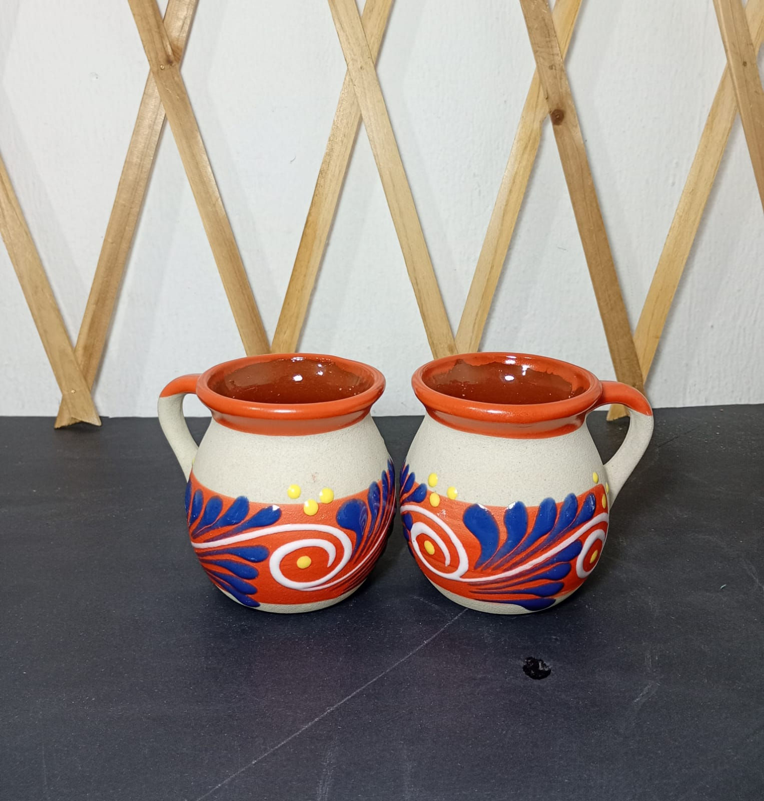 Taza decorada naranja