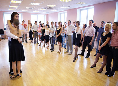 Julio Mariño dando clases