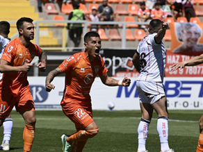 Cobreloa avasalla a Recoleta y se mantiene al acecho del liderato en la Primera B