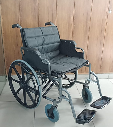Heavy duty wheelchair