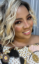 Glamorous woman of color hosting a #MakeupMasterclass #freeonlinemakeupmasterclass