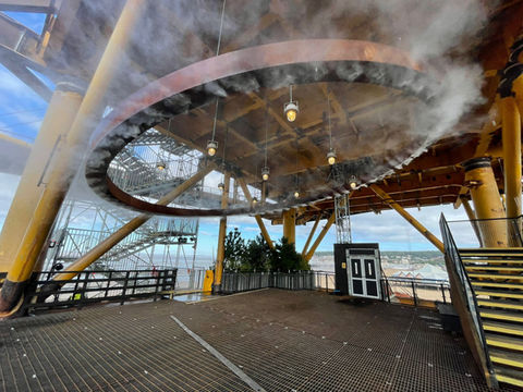 Lighting rig with smoke machines