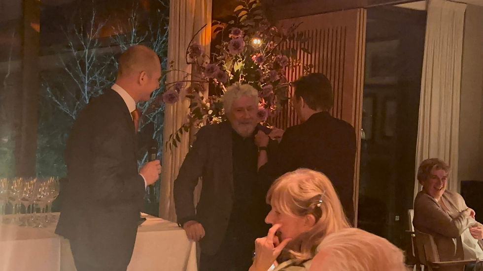 De Koninklijke Bond van Oranjeverenigingen (KBOV) kende Hugo de Zilveren legpenning en draagspeld en oorkonde toe.