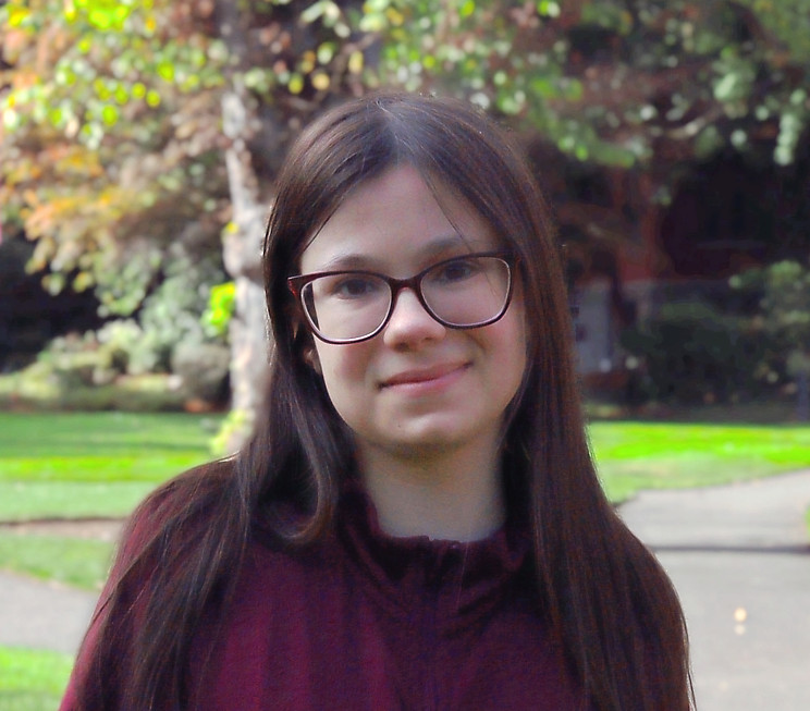 elise headshot_edited.jpg