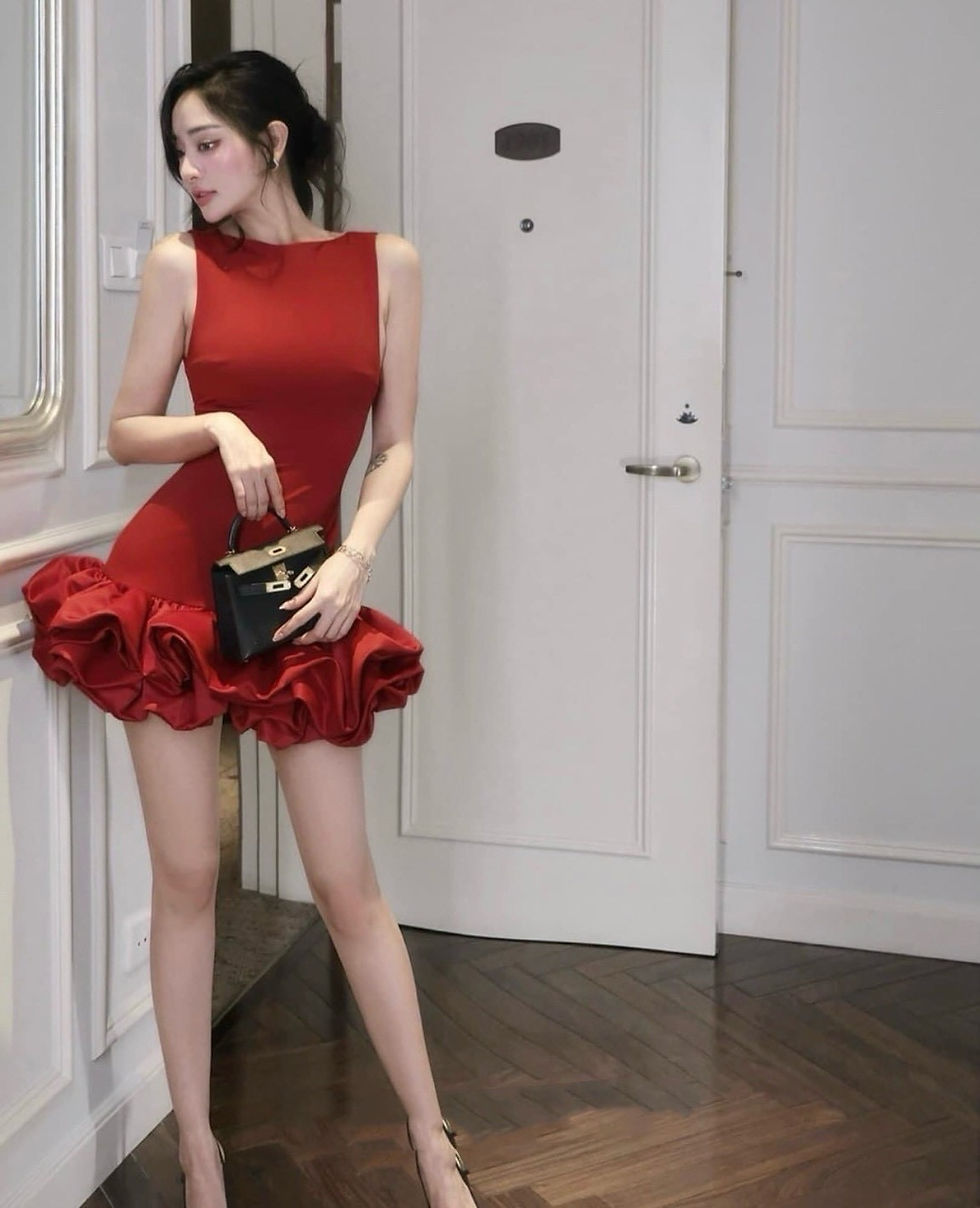 Thumbnail: D0657F 高质量蓬蓬裙尾连身裙