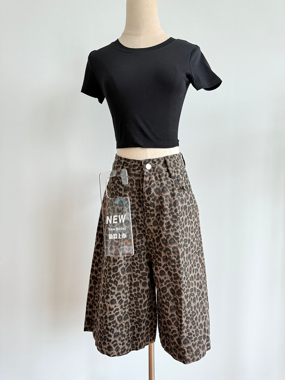 Thumbnail: B0647F 豹纹美式嘻哈过膝牛仔裤