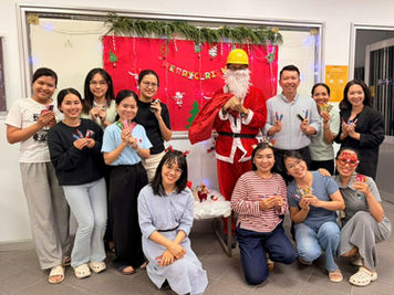 SANTA CLAUS HAS CHECKED IN AT THE O-I BJC VIETNAM GLASS PLANT