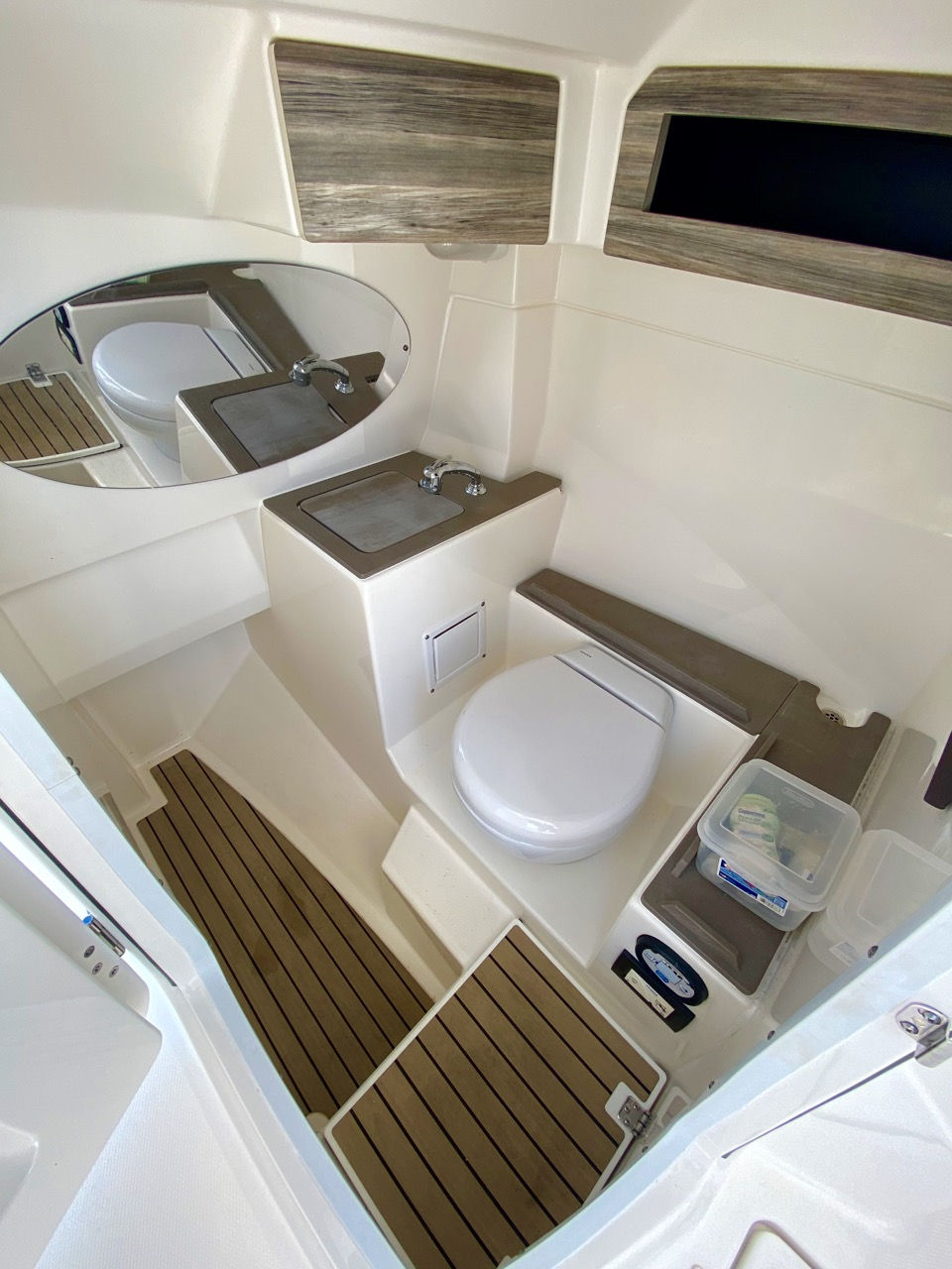 Thumbnail: 2018 Edgewater 262 CX Dual Console