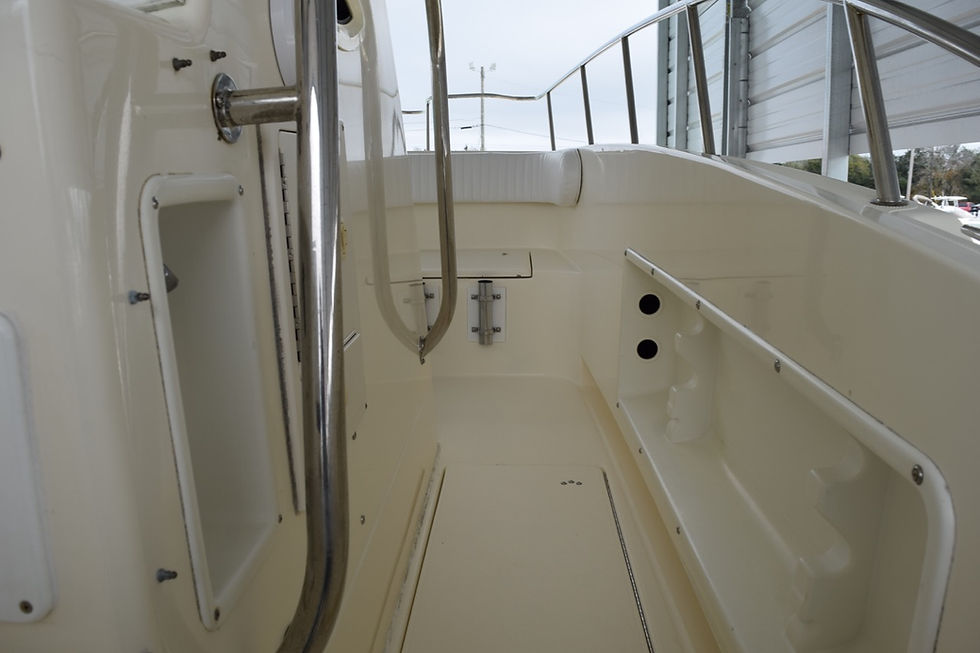Thumbnail: 1998 World Cat 266 SF Center Console