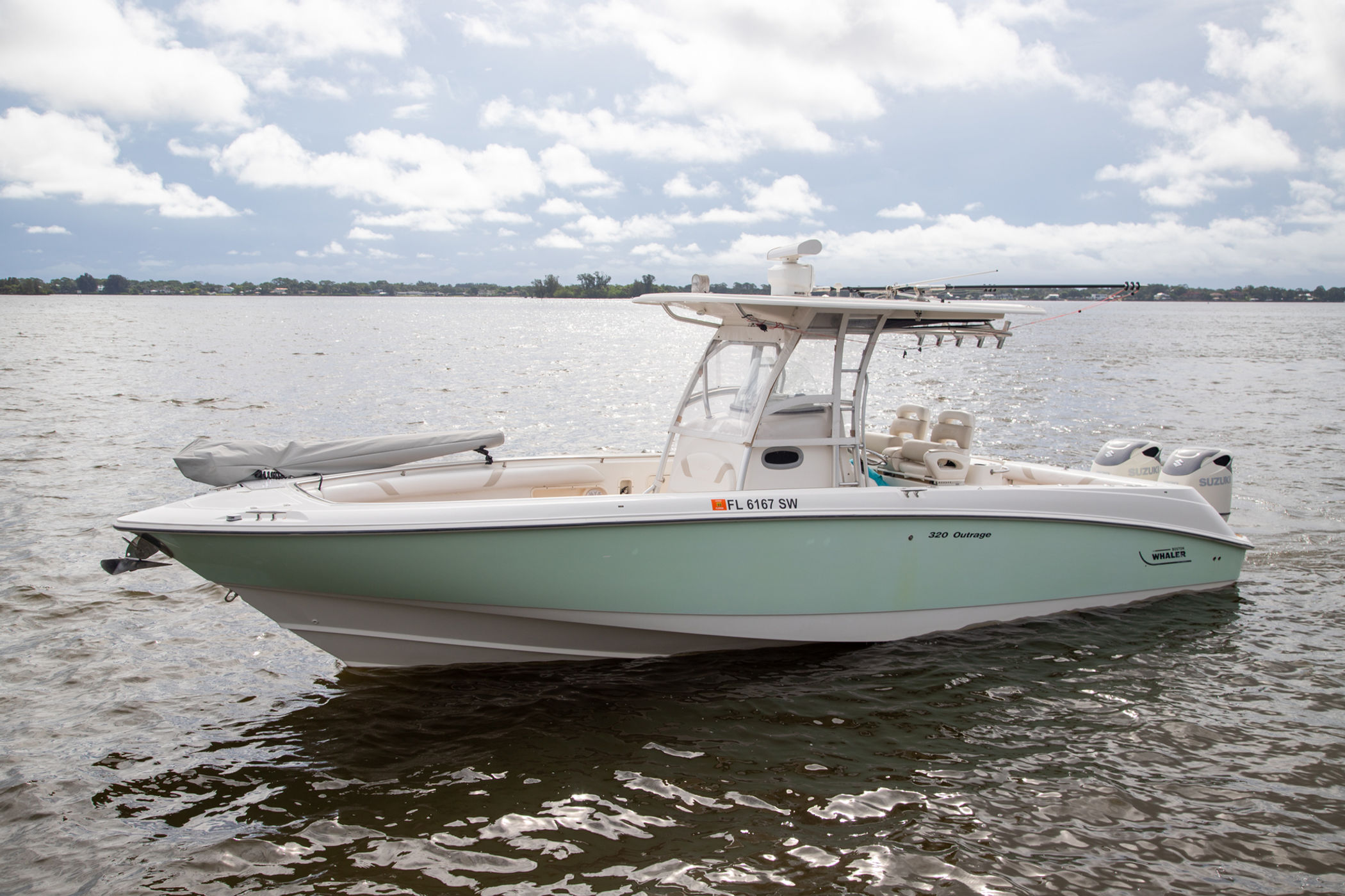 2006 Boston Whaler 320 Outrage