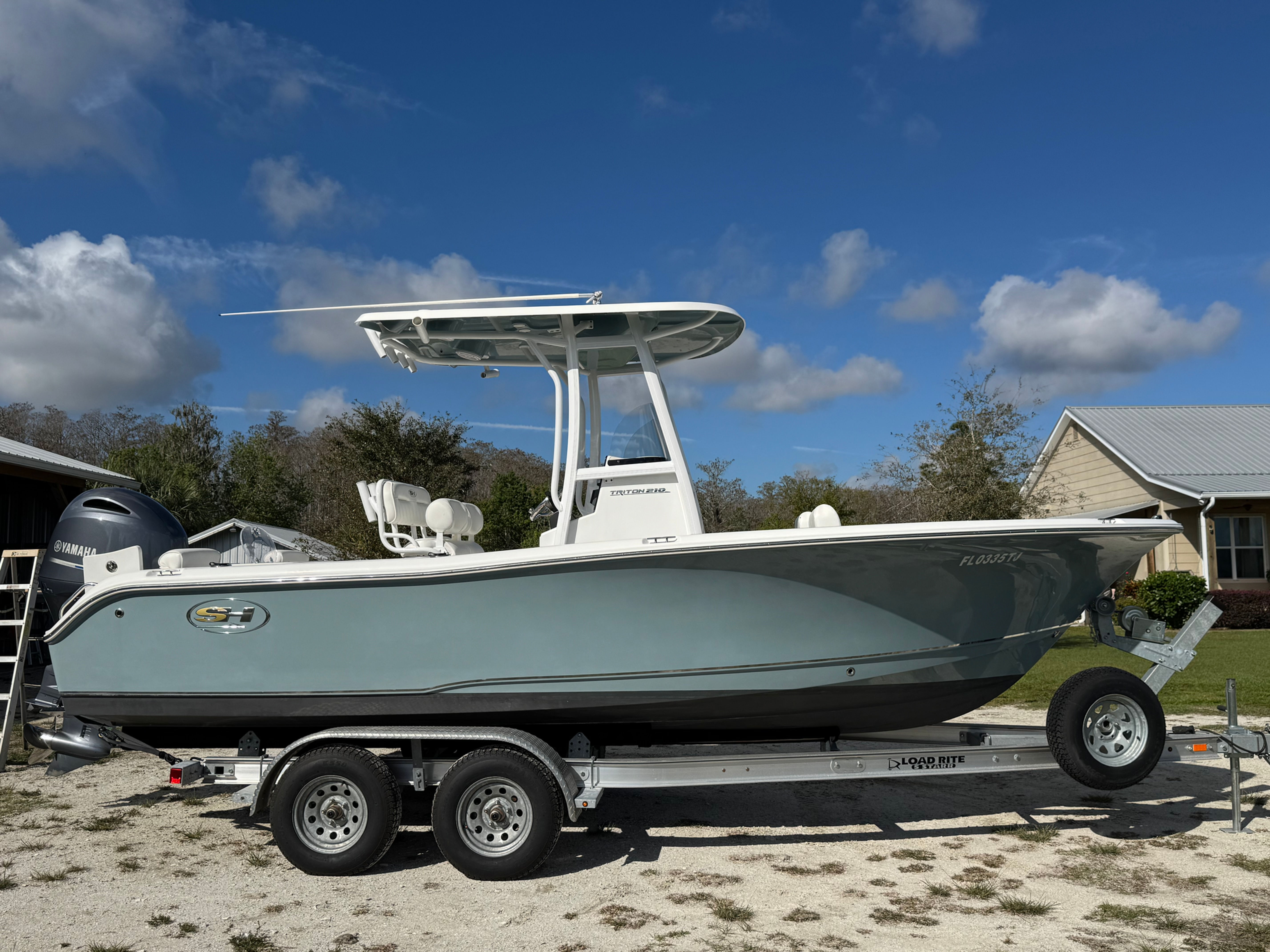 2019 Sea Hunt Triton 210 Center Console