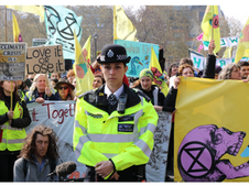 Mouvements sociaux en Europe : une mutation à la croisée du social et du sécuritaire