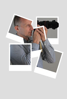 Mann mit Kamera vor dem Auge, dargestellt in überlappenden Polaroid-Rahmen.