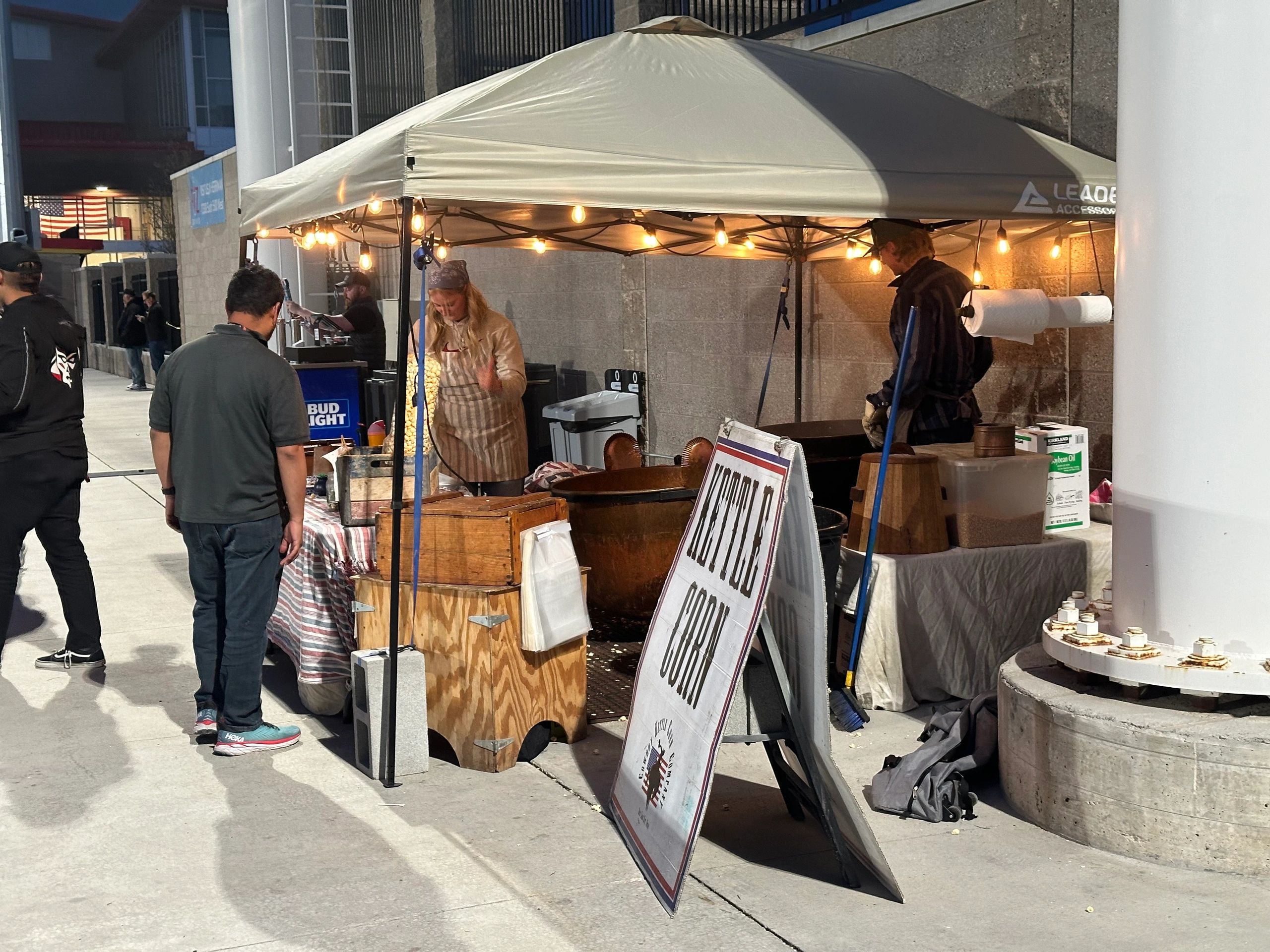 Carter is popping and Chloe is selling at this game.