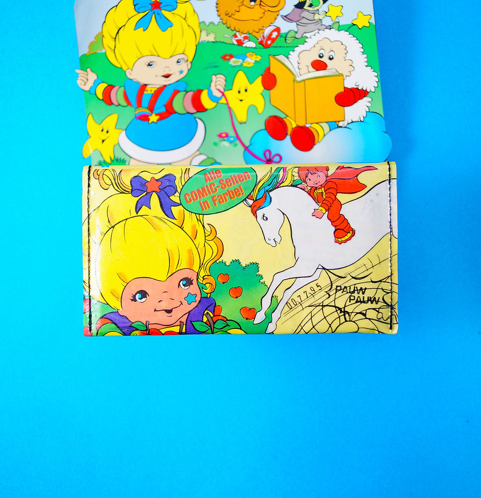 Miniaturbild: REGINA REGENBOGEN Tabaktasche Comic upcycling Unikat (hinten)
