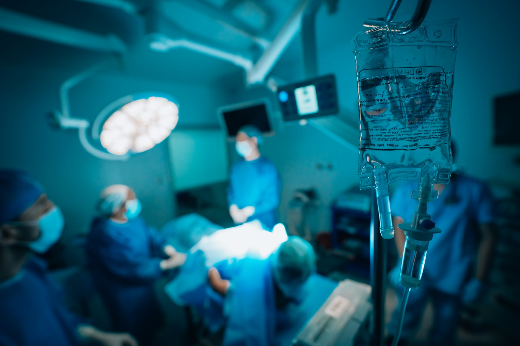 Real surgical team illustrating medical scenarios that can be rehearsed in VR