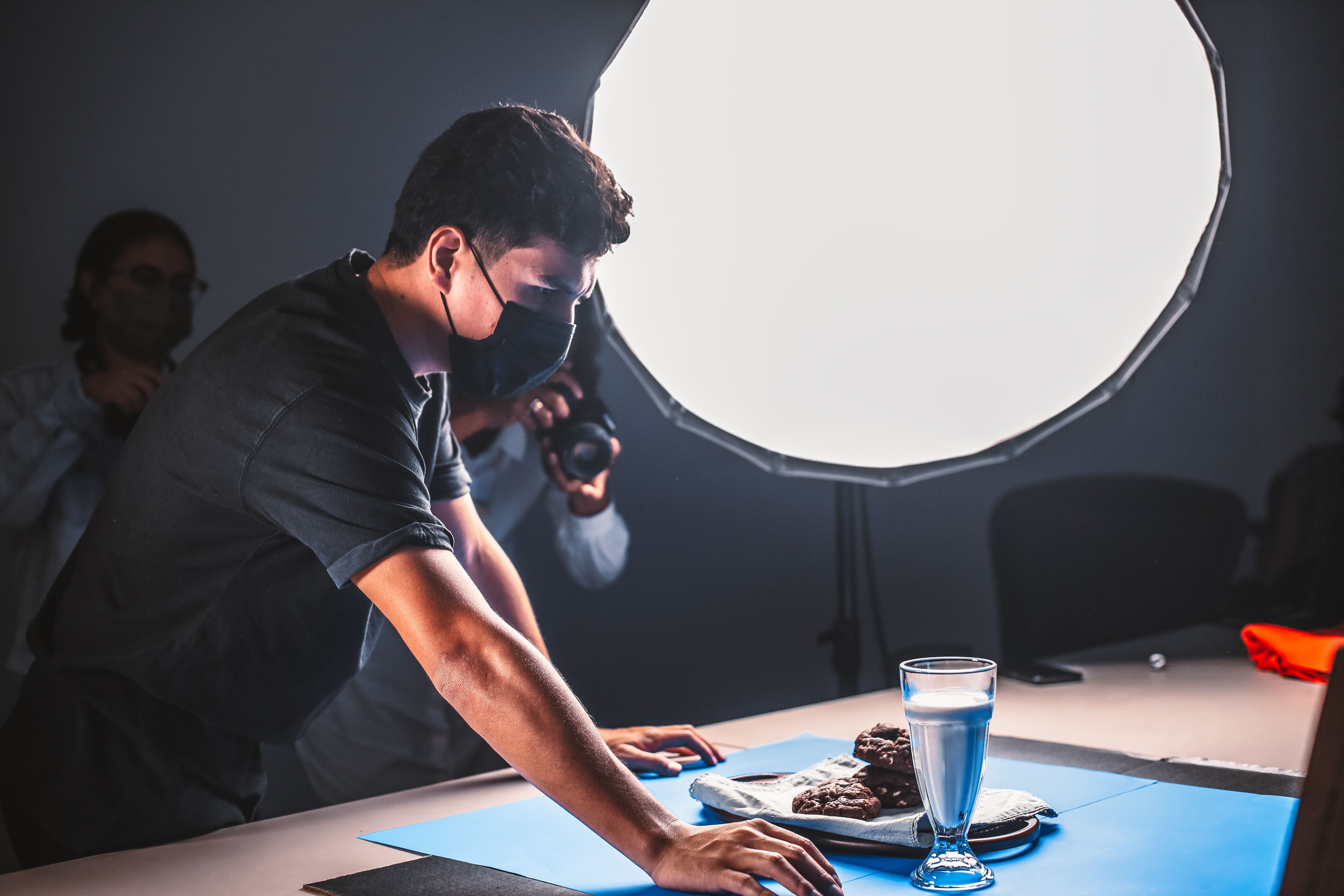 Product photography studio illustrating how physical and 3D advertising formats can work together
