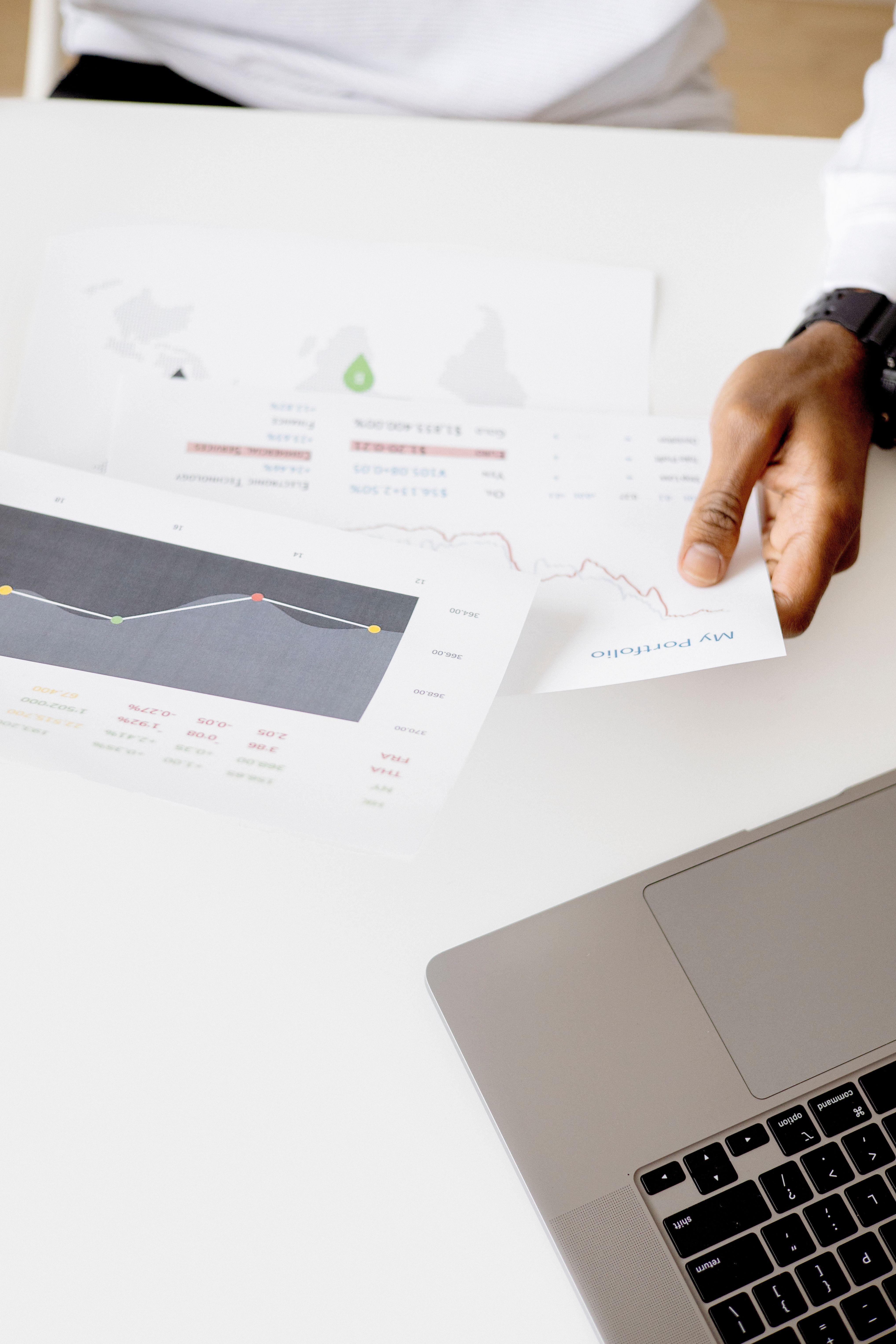 Campaign performance report on a laptop used to evaluate 3D advertising