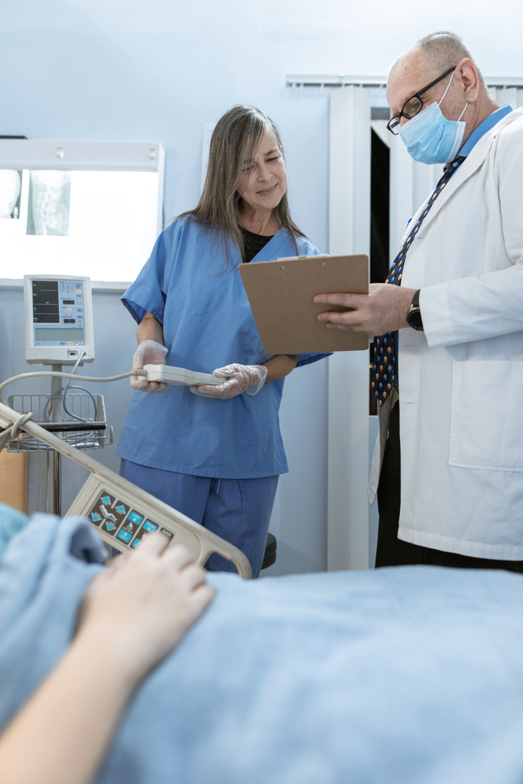 Doctor and nurse collaborating in a hospital, representing virtual reality in healthcare
