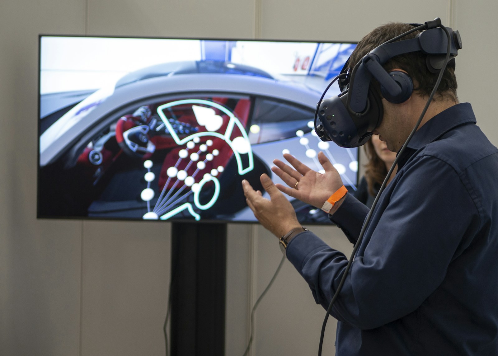 Healthcare professional using virtual reality clinical simulation software