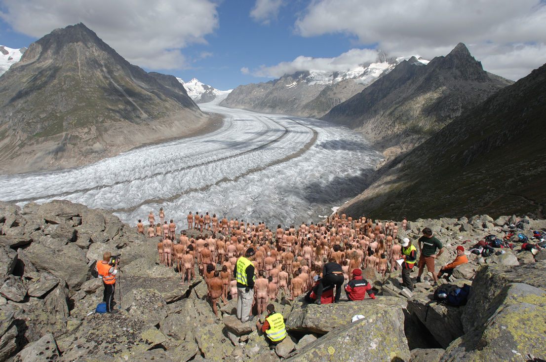 Kunstaktion auf dem Aletschgletscher,  mit Spencer Tunick für Greenpeace, den 18.8.2007