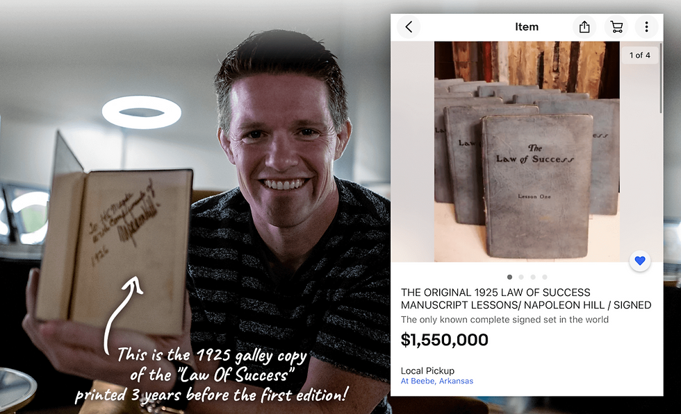 Russell Brunson segurando uma cópia rara de 1925 de "The Law of Success", de Napoleon Hill, autografada e avaliada em 1,55 milhão de dólares.