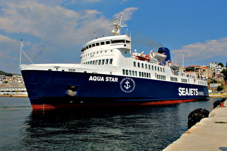 AQUA STAR : Παρθενική άφιξη στο λιμάνι της Καβάλας .Πλούσιο φωτορεπορτάζ και βίντεο. 