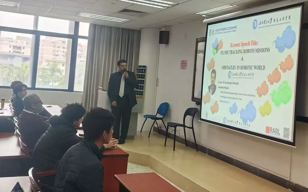Le Dr Ata Jahangir Moshayedi prononce une conférence inaugurale intitulée « Missions de robots de poursuite de panaches et obstacles dans le monde de la robotique ».