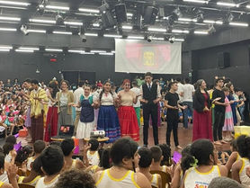 Alunos da Escolinha Sol participam do Natal Branco Lumen 2024