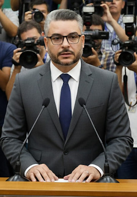 Advogado Criminal Dr. Jonathan Pontes especialista em defesa criminal estratégica em Santos e região.