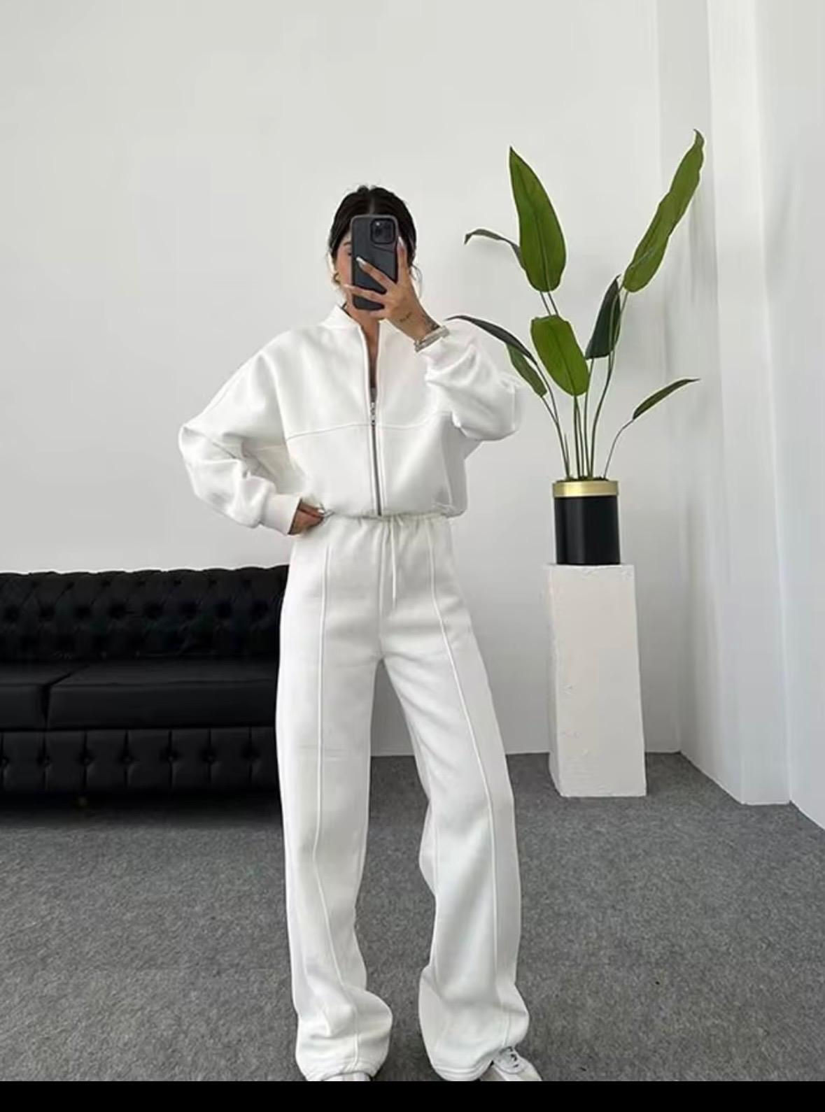 🤍 White Tracksuit
