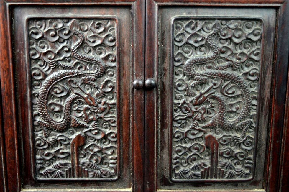 Thumbnail: 疑似花莉龍紋案頭小箱Antique Miniature Hongmu 4-Door Cabinet