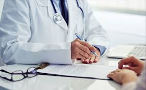 Médicos relatam sofrer pressão dos planos de saúde para prejudicar pacientes