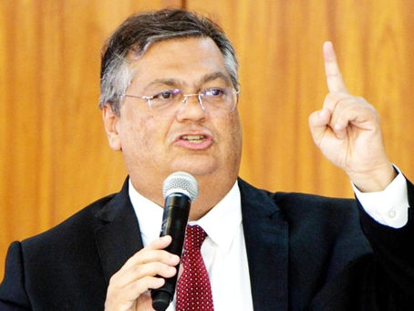 Dino demite delegado da PF que disse que "pretos não fazem nada direito"