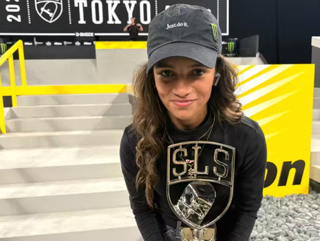 Rayssa Leal tira diferença na última manobra e se torna campeã em Tóquio