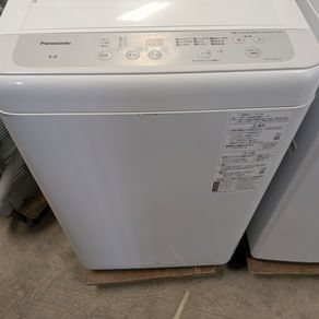 大学卒業を前に福岡市西区の一人暮らしで、引越し準備として冷蔵庫や洗濯機などの家電を見直している室内の様子