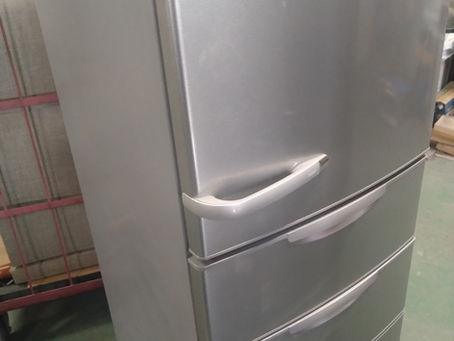 福岡市東区で家電の搬出を行うスタッフの出張査定風景|冷蔵庫・洗濯機・エアコン対応【リサイクルショップ グリード】