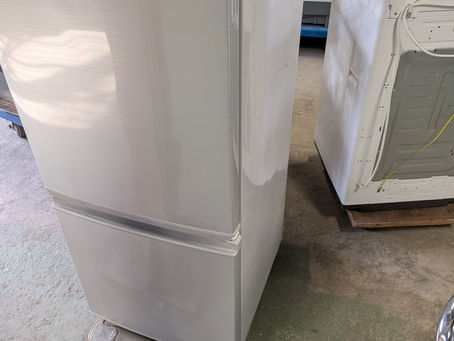 大学卒業を機に一人暮らしで使用していた冷蔵庫・洗濯機・電子レンジ・テレビを整理する福岡市東区の学生の買取風景