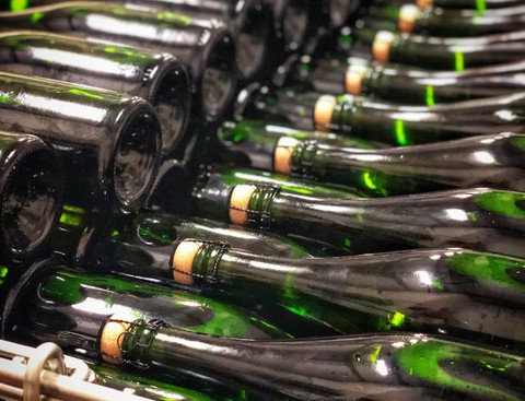 Five Fabulously Festive Reasons to Drink English Wine This Christmas