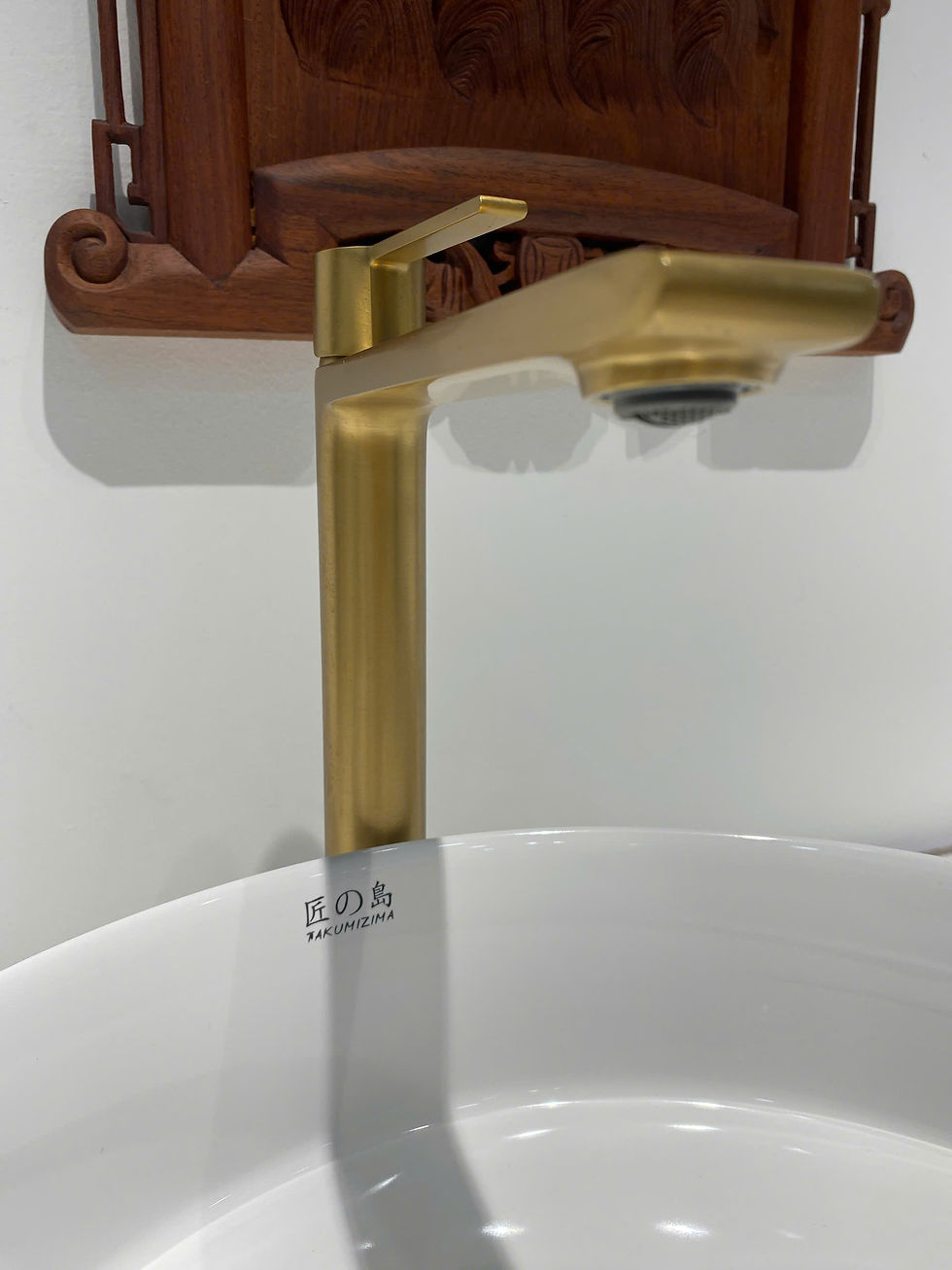 Lavabo dương bàn Takumizima men bóng BS-201 và vòi cao EL-1522-1G