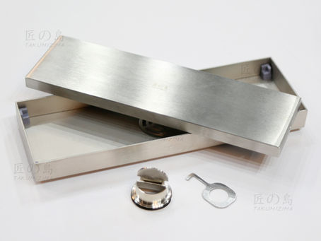 Phễu thoát sàn Takumizima TSS-460 không chỉ là sự kết hợp hoàn hảo giữa chất liệu đẳng cấp và cơ chế thoát nước thông minh, mà còn là sự tiện ích và tinh tế trong không gian phòng tắm của bạn.