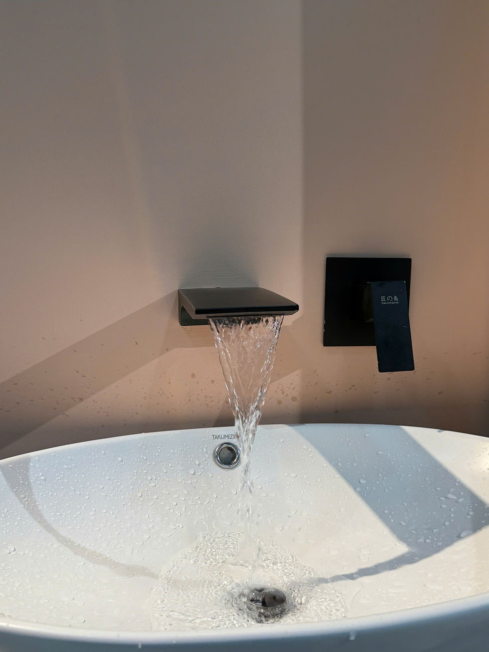 Lavabo dương bàn men mờ BS-225-M và vòi âm tường ELHI-1241