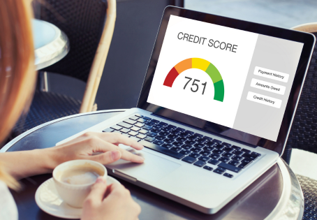 How much do late payments affect credit scores?