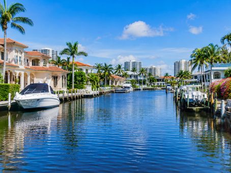 Image of a water front canal in Naples, FL