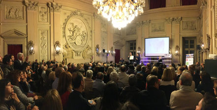 Il Natale al Circolo dei Lettori inizia con la generosità: asta benefica per CasaOz