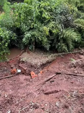 Famílias deixam suas casas após deslizamento de terra no Interior do RS